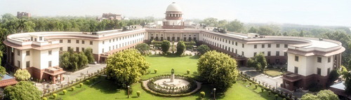 war between central govt and supreme court