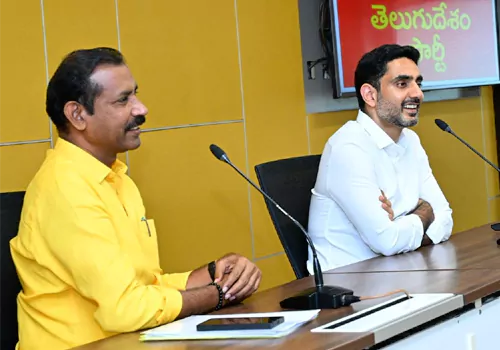 పుంగనూరు టీడీపీ నేతలతో మంత్రి లోకేష్ భేటీ