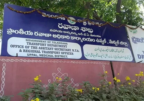 తెలంగాణలో స్తంభించిన రవాణా శాఖ సేవలు 