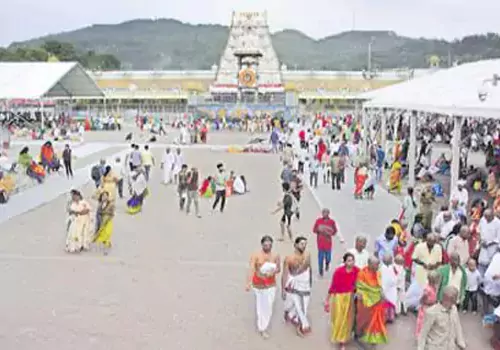 devotees rush in tirumala