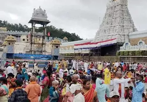 devotees rush in tirumala