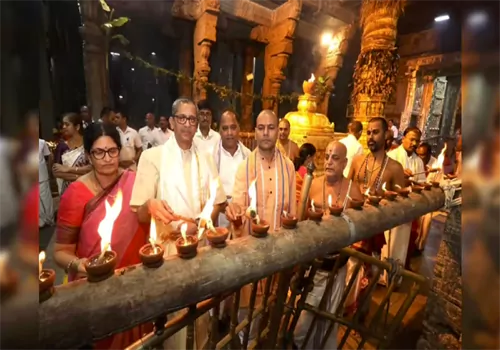 శ్రీవారి ఆలయంలో కన్నుల పండువగా కార్తీక దీపోత్సవం