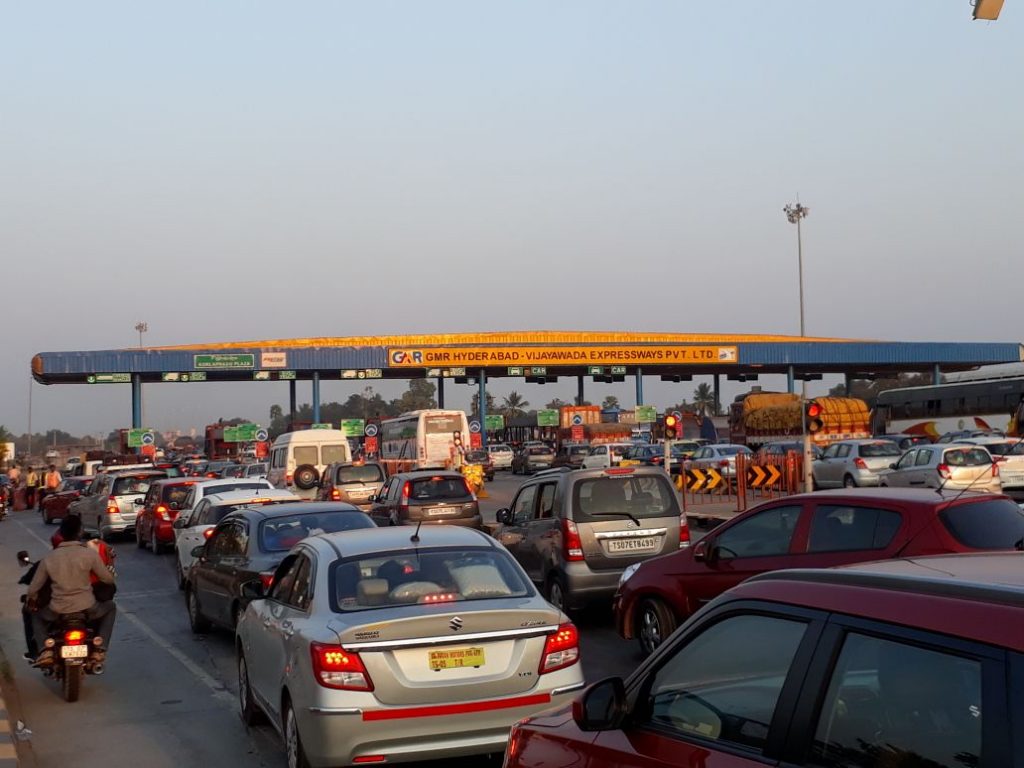 Huge Traffic Jam At Hyderabad to Vijayawada Highway Toll Gates