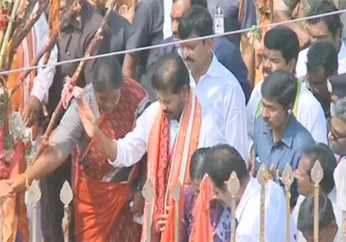 revanth reddy participate in medaram jatara