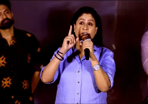 Vijayashanti warns them to not kill cinema