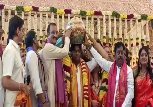 మై హోమ్ భూజాలో వినాయకుడి లడ్డు పేరిట భారీ మోసం..!