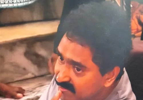 ల్యాండ్స్ అండ్ సర్వే శాఖ డిప్యూటీ డైరెక్టర్ నరహరి ఇంట్లో ఏసీబీ సోదాలు..భారీగా నగదు స్వాధీనం