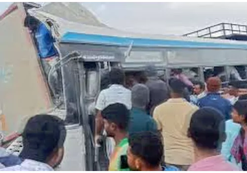 17 dead in road accident