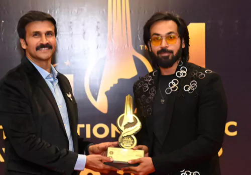 బెస్ట్ యాక్టర్ గా మానస్ కి 