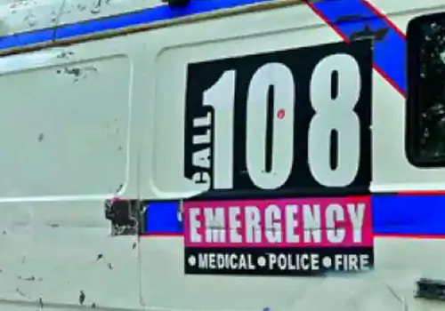 ambulance personnel saves pregnent women