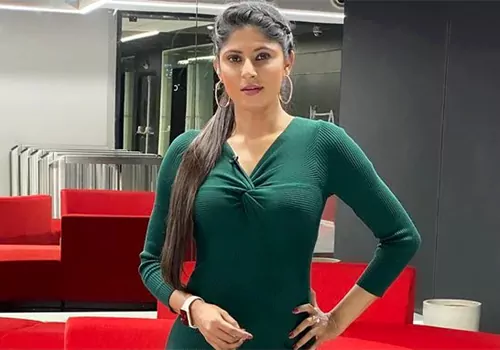 క్రికెటర్ ని పెళ్ళి చేసుకోవద్దని చెప్పిన నేహా చౌదరి!