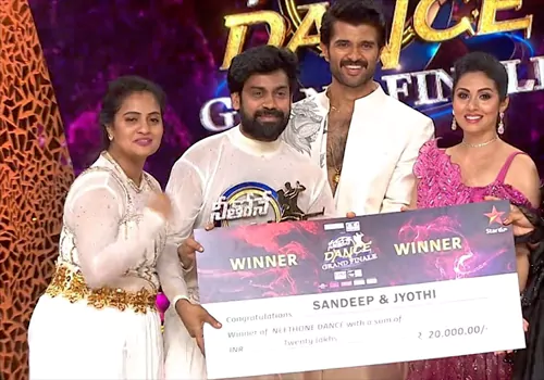 నీతోనే డాన్స్ విజేతలు ఆట సందీప్-జ్యోతి జోడి...