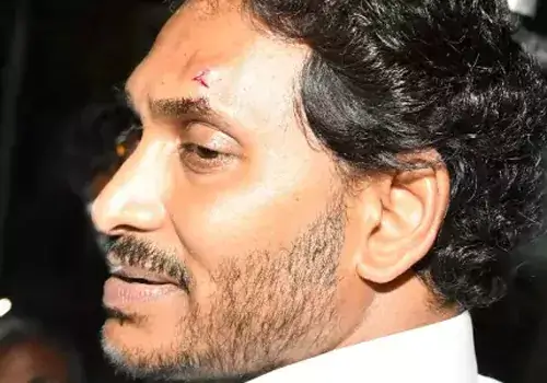 stone attack on jagan