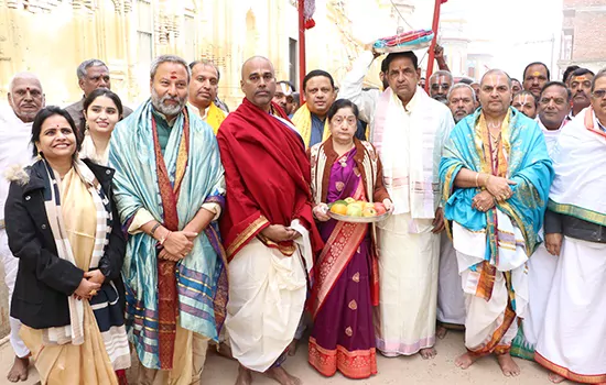 ttd chairman offer pattu vastralu to ayodhya balarama