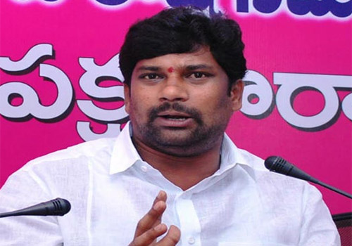 Balka Suman slams Pawan Kalyan