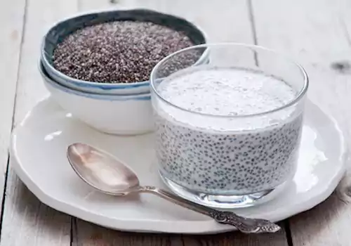 పెరుగులో చియా సీడ్స్ నానబెట్టుకుని ప్రతి రోజూ తింటే ఏం జరుగుతుంది?