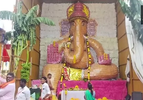 vinayaka idol with books