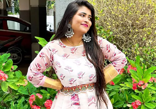 బిగ్ బాస్ బజ్ హోస్ట్ గీతూ రాయల్.. వద్దని కొందరు.. కావాలని కొందరు