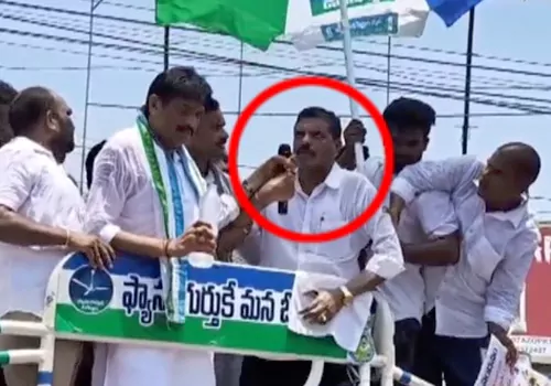 botsa satyanarayana faint on dias