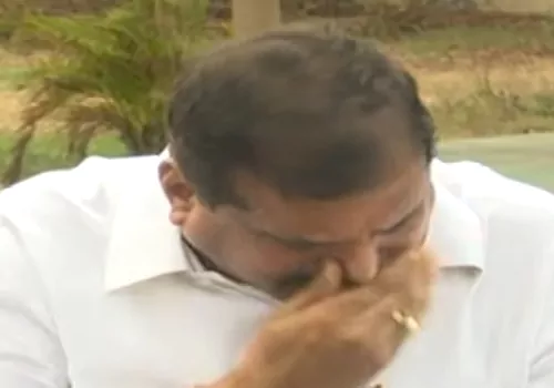 మీడియా సమావేశంలో బొత్స కన్నీరుమున్నీరు