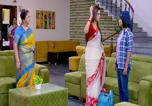 అప్పుని అవమానించినందుకు రుద్రాణిపై దుగ్గిరాల ఫ్యామిలీ ఫైర్!