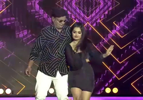 బట్టలు పొట్టిగా ఉన్నప్పుడు అలా ఎలా చేస్తారు ?