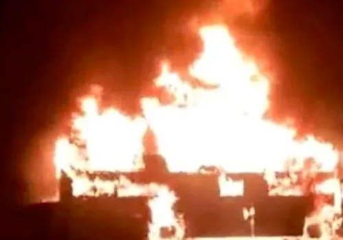 మంటల్లో కాలి దగ్ధమైన ప్రైవేట్ ట్రావెల్ బస్సు