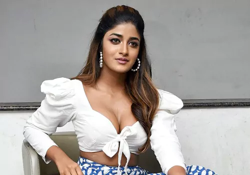 హీరోయిన్ డింపుల్ హయాతిపై కేసు నమోదు!