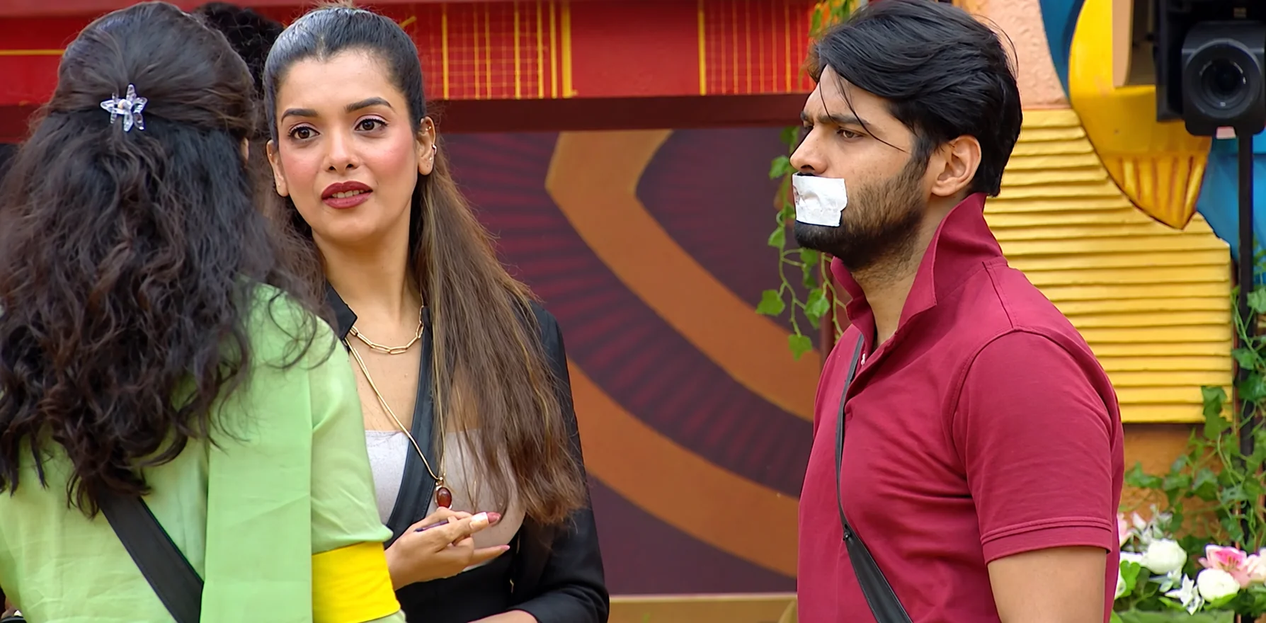 Bigg Boss 10 Telugu: నోటికి ప్లాస్టర్ తో వంశీ, త్రిగుణ్ హైడ్రామా.. ఝాన్సీ సూపర్ కెప్టెన్సీ!
