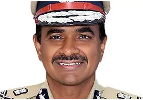 రోడ్డు బాట పట్టిన డీజీపీ.. ఎందుకంటే?