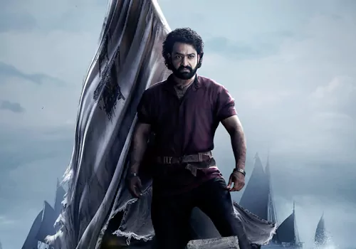 'దేవర' కోసం పోటీ పడుతున్న బడా నిర్మాతలు!