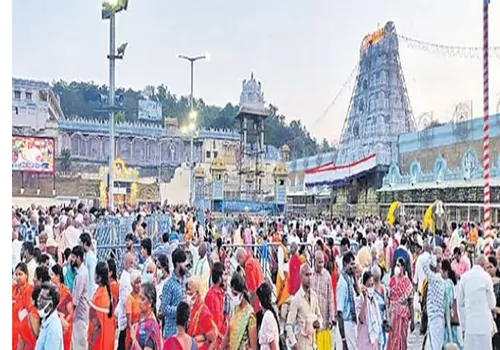 devotees rush in tirumala