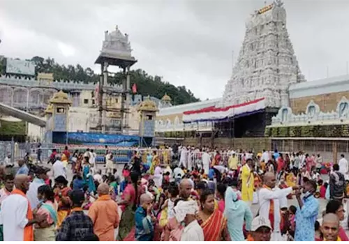 devotees rush in tirumala
