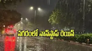 హైదరాబాద్‌లో భారీ వర్షాలు: ఐటీ ఉద్యోగులకు అలర్ట్, ఆ రూట్లలో ట్రాఫిక్ నరకం!