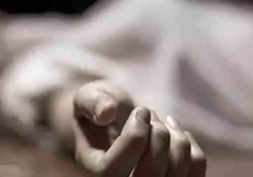 భార్యా పిల్లలకు విషమిచ్చి.. భర్త ఆత్మహత్య