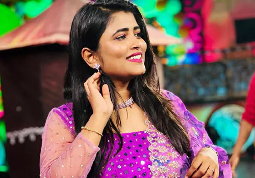 గీతూ రాయల్ కి బిగ్ బాస్ ట్రోఫీ.. నాగార్జున ఇచ్చే ట్రోఫీ ఒక్క ఎపిసోడ్ కే అంటూ కామెంట్స్!