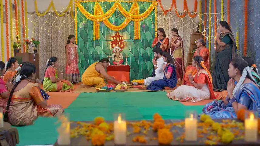 Godhavari: మురళి తెచ్చిన చీర కట్టిన నందు.. భావోద్వేగాల మధ్య సాగిన వరలక్ష్మి వ్రతం!