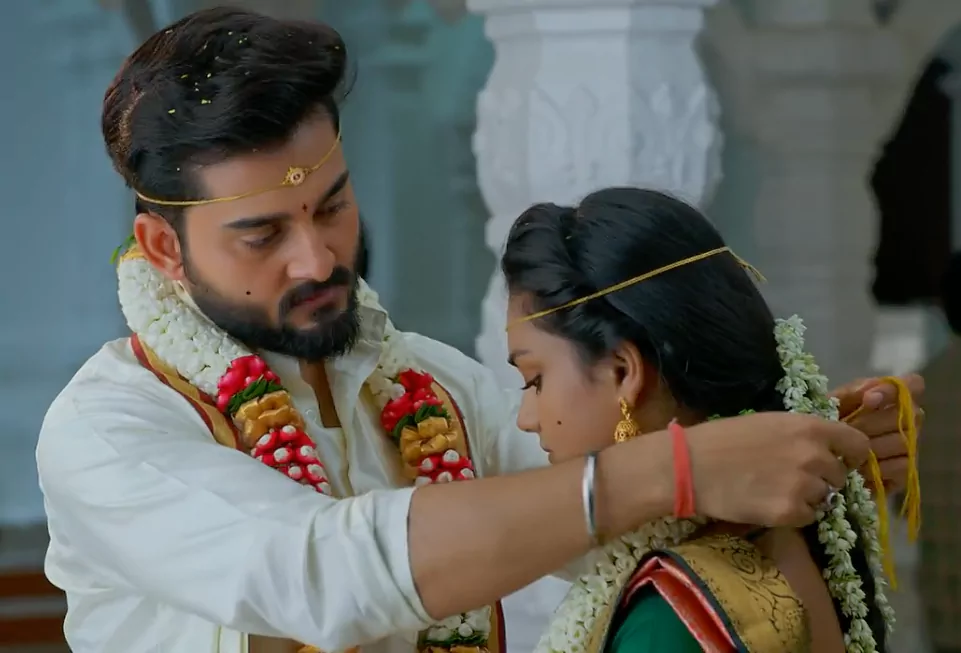 Godhavari : జాను పెళ్ళిని వీడియో తీసిన సింహాద్రి..కూతురికి నీళ్లొదిలిన శారద!