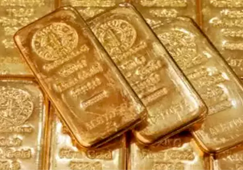 బురఖా మాటున బంగారం స్మగ్లింగ్.. ముంబై ఎయిర్ పోర్టులో లేడీ స్మగ్లర్ల అరెస్టు 