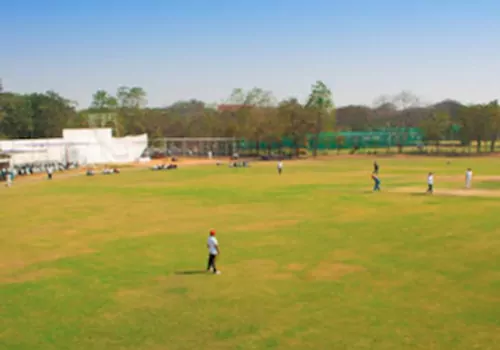 cricket fans reach to gymkhana ground in big number