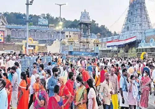 devotees rush in tirumala