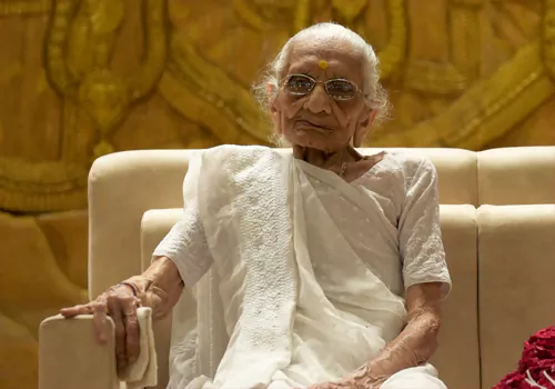 modi mother no more