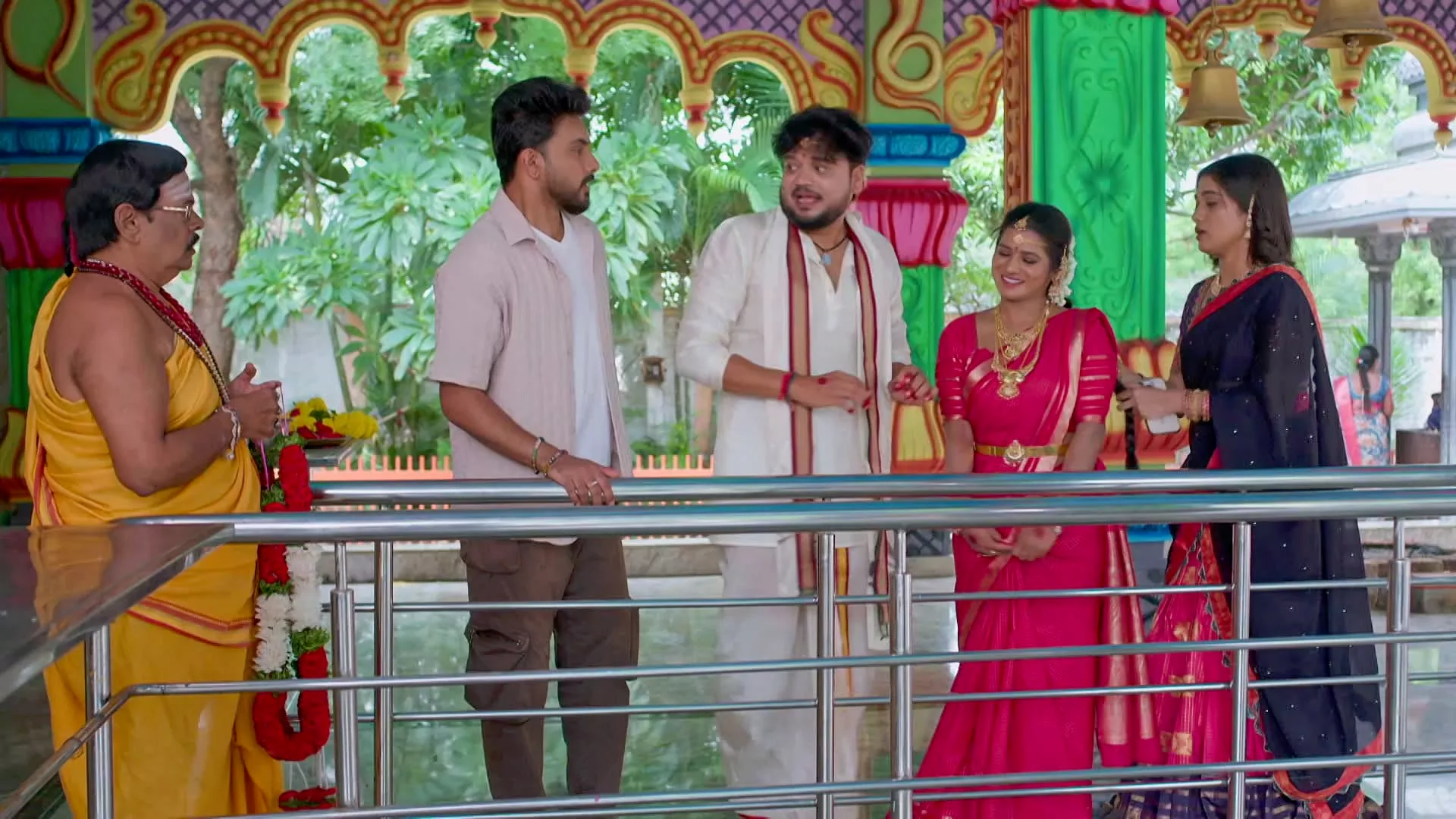 Illu Illalu pillalu : భద్రవతి కళ్ల ముందే తిరుపతిని ఎత్తుకెళ్లిన ధీరజ్!