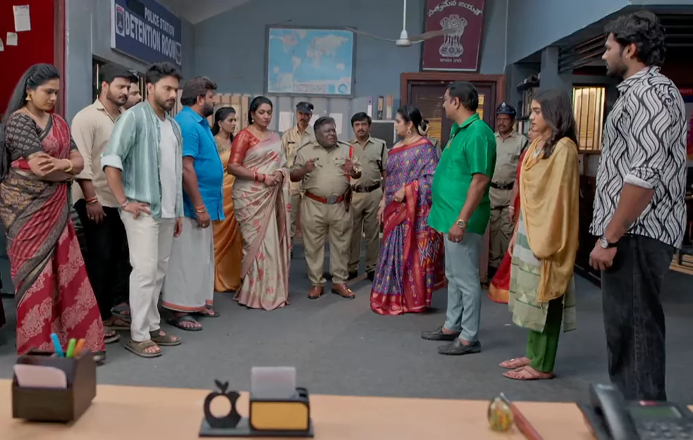 Illu illalu pillalu : భద్రావతి వర్సెస్ రామరాజు.. ధీరజ్, ప్రేమల పెళ్ళి చేస్తాడా!