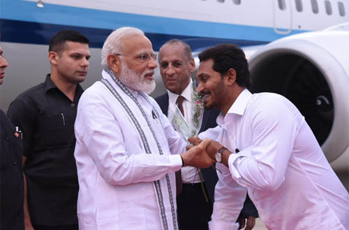 jagan-try-to-touch-pm-feet.jpg