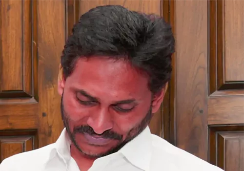 జగన్ జనంలోకి.. మళ్లీ వాయిదా.. ఎందుకంటే?