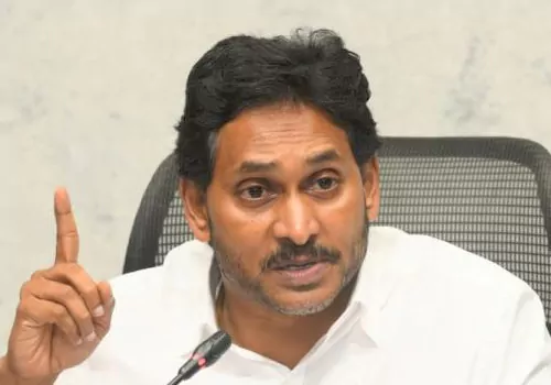 మెగా డీఎస్సీ వర్సెస్ సచివాలయం ఉద్యోగాలు: జగన్ సంచలన కామెంట్స్!