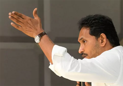  పరదాలు పోయి.. పాదయాత్ర అంటున్న జగన్
