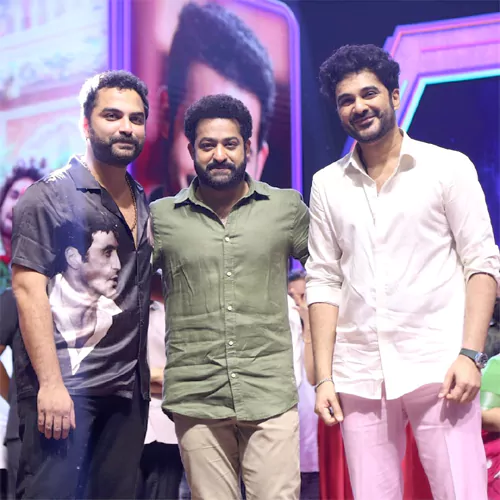 అటు బాబాయ్.. ఇటు అబ్బాయ్...