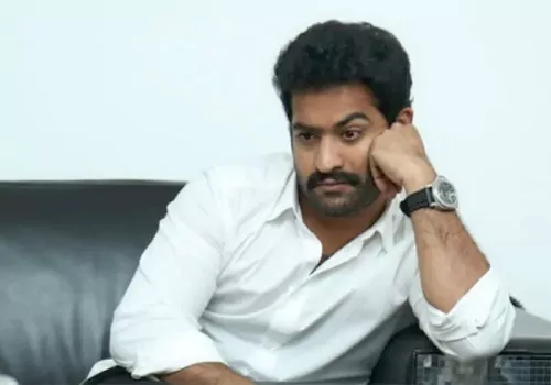 junior ntr alone in nadamuri